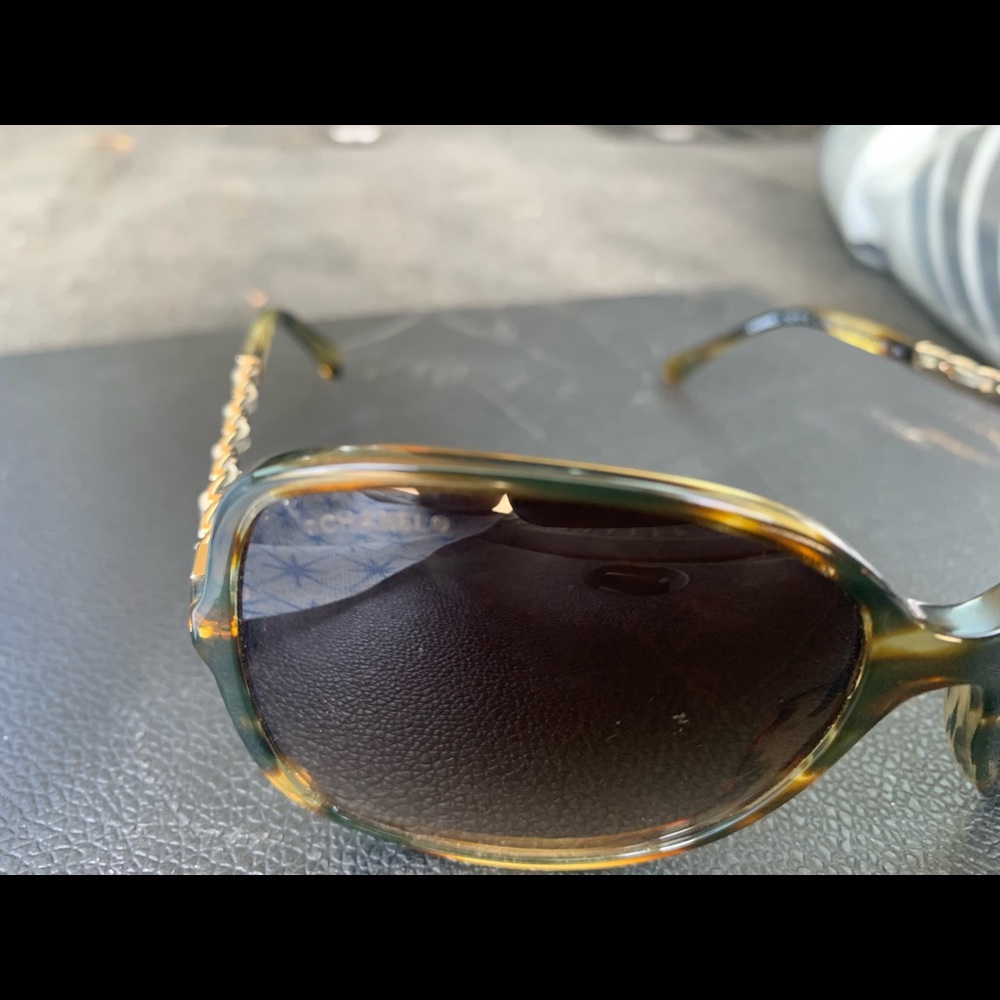 Chanel sunglasses - Picture 6 of 8